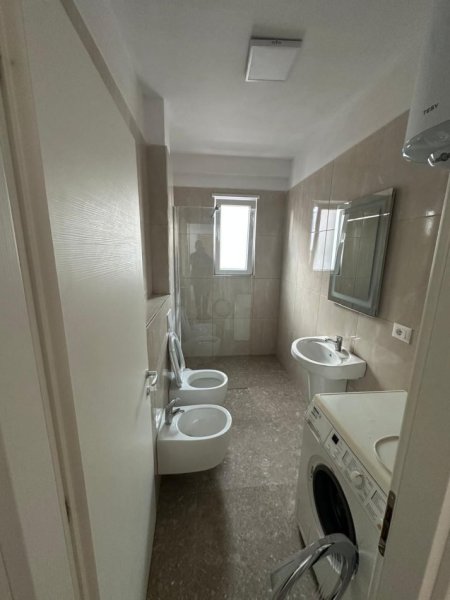 Tirane, jepet me qera apartament 2+1+Aneks+Ballkon Kati 3, 500 € (astir)
