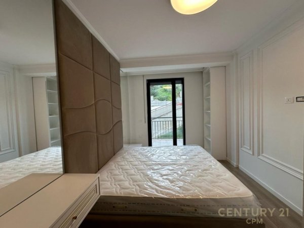 Tirane, jepet me qera apartament 2+1+2 post parkimi  Kati 1, 107 m² 900 € (bruto) (Kodra e Diellit)