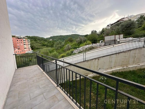 Tirane, jepet me qera apartament 2+1+2 post parkimi  Kati 1, 107 m² 900 € (bruto) (Kodra e Diellit)
