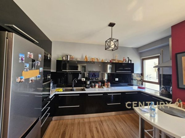 Tirane, jepet me qera apartament 2+1 Kati 5, 90 m² 800 € (RRUGEN MINE PEZA)