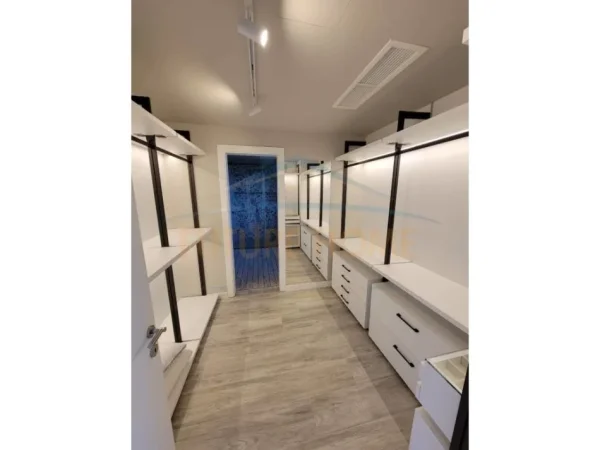 Shitet, Vile 2-Kateshe, Daias, Tiranë.