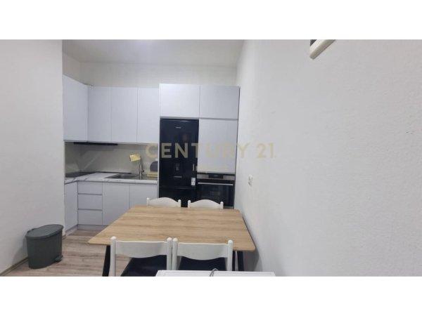 Tirane, jepet me qera apartament 2+1 Kati 1, 55 m² 450 € (5 Maji)