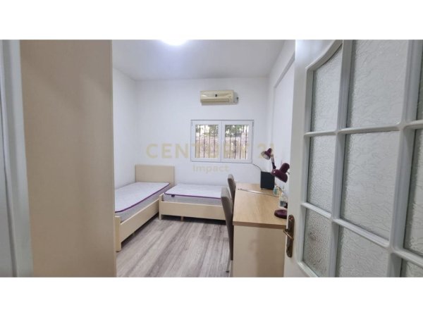 Tirane, jepet me qera apartament 2+1 Kati 1, 55 m² 450 € (5 Maji)