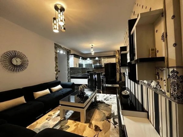 Tirane, jepet me qera apartament 3+1+Ballkon Kati 2, 115 m² 750 € (Bulevardi i Ri)