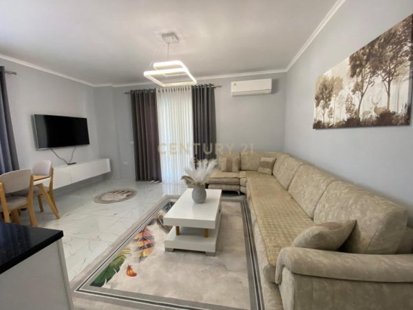 Tirane, jepet me qera 1+1 Kati 3, 84 m² 370 € (FRESK)