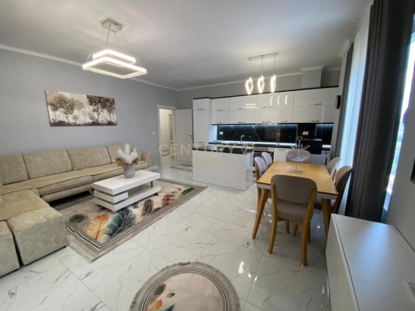 Tirane, jepet me qera 1+1 Kati 3, 84 m² 370 € (FRESK)