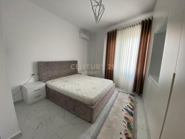 Tirane, jepet me qera 1+1 Kati 3, 84 m² 370 € (FRESK)