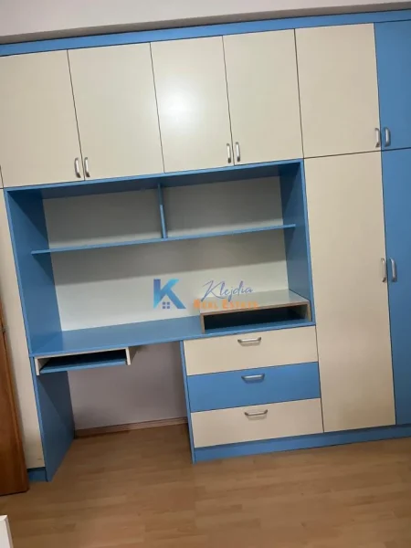 Tirane, jap me qera apartament 2+1+Ballkon Kati 1, 102 m² 600 € (Liqeni i Thate, afer Kopshtit Zoologjik)
