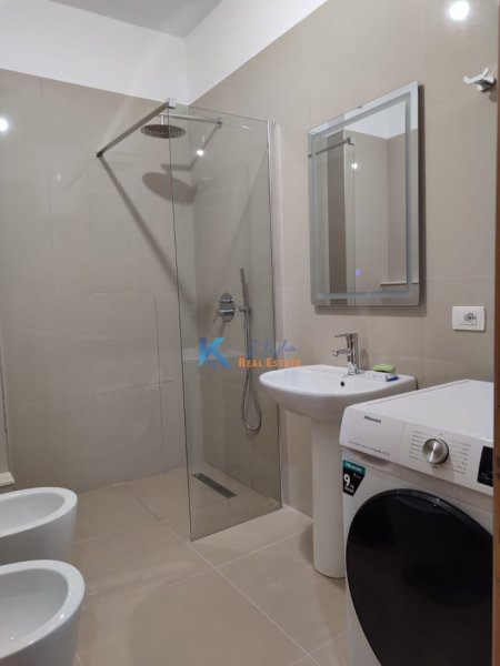 Tirane, jap me qera apartament 2+1+Ballkon Kati 1, 102 m² 600 € (Liqeni i Thate, afer Kopshtit Zoologjik)