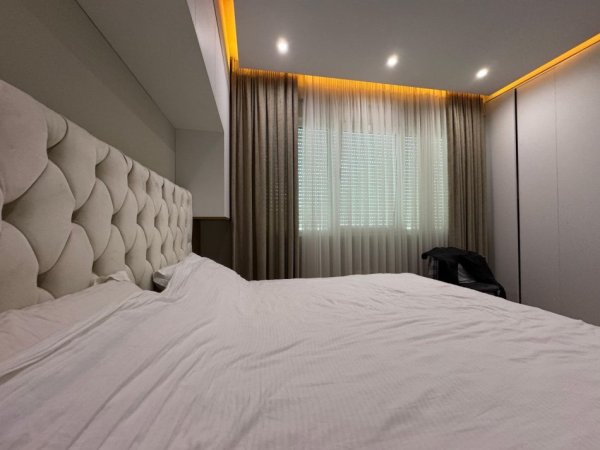 Tirane, shitet apartament 3+1+Ballkon Kati 3, 133 m² (Liqeni i Thate)