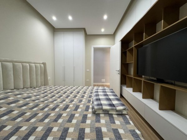 Tirane, shitet apartament 3+1+Ballkon Kati 3, 133 m² (Liqeni i Thate)