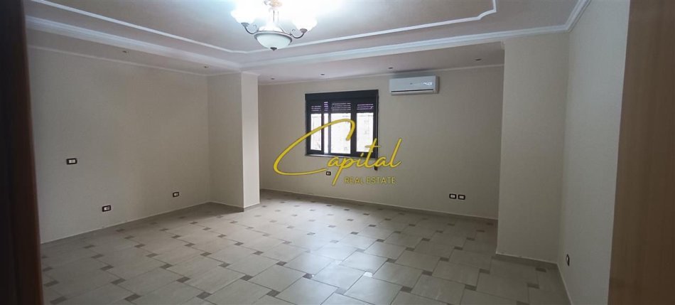 Tirane, jepet me qera zyre Kati 4, 132 m² 1.100 € (RRUGA KAJO KARAJFILI)