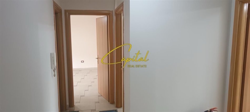 Tirane, jepet me qera zyre Kati 4, 132 m² 1.100 € (RRUGA KAJO KARAJFILI)