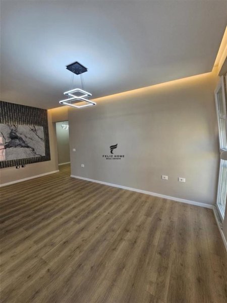 Tirane, shitet apartament 2+1+Ballkon Kati 4, 79 m² 195.000 € (PAZARI I RI)
