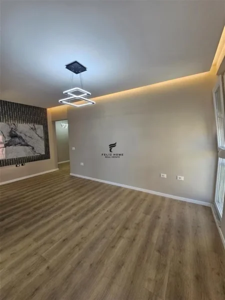 Tirane, shitet apartament 2+1+Ballkon Kati 4, 79 m² 195.000 € (PAZARI I RI)