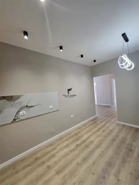 Tirane, shitet apartament 2+1+Ballkon Kati 4, 79 m² 195.000 € (PAZARI I RI)