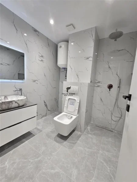 Tirane, shitet apartament 2+1+Ballkon Kati 4, 79 m² 195.000 € (PAZARI I RI)