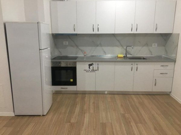 Tirane, jepet me qera apartament 1+1+Ballkon Kati 2, 79 m² 400 € (ALI DEMI)