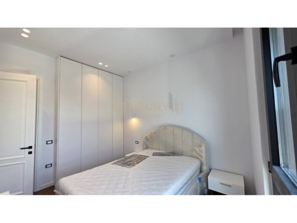 Tirane, jepet me qera apartament 2+1+post parkimi Kati 8, 116 m² 1.400 € (Square 21, 21 Dhjetori)