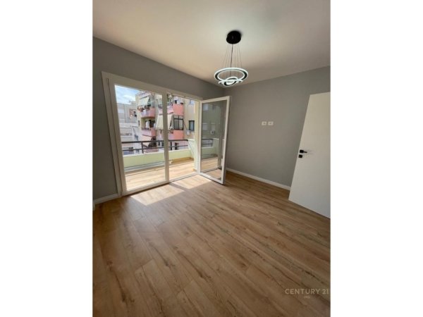 Tirane, shitet apartament 1+1 Kati 6, 64 m² 118.000 € (rruga 5 Maj)