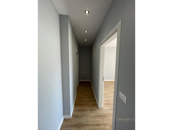 Tirane, shitet apartament 1+1 Kati 6, 64 m² 118.000 € (rruga 5 Maj)