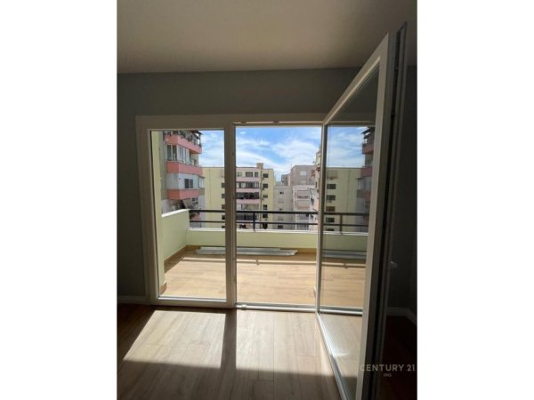 Tirane, shitet apartament 1+1 Kati 6, 64 m² 118.000 € (rruga 5 Maj)