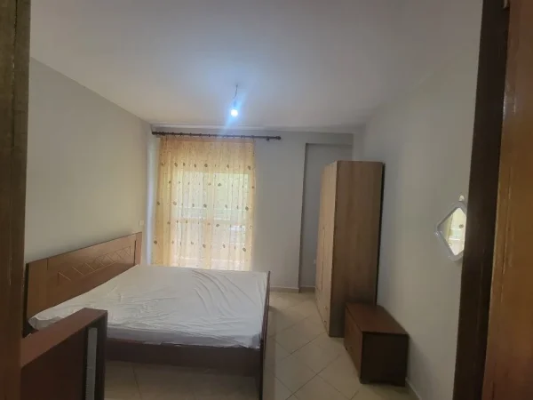 Tirane, jepet me qera 3+1+Ballkon Kati 2, 120 m² 551 € (Rruga 5 Maj)