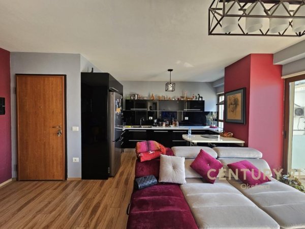 Tirane, jepet me qira apartament 2+1 Kati 5, 81 m², 800€ (Rruga Mine Peza)