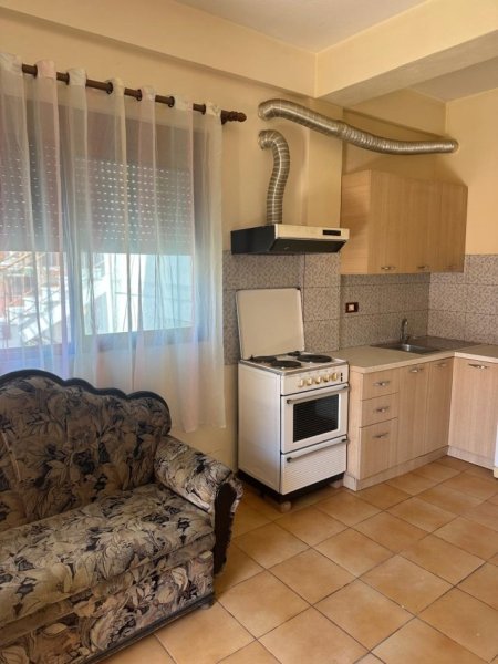 Tirane, jepet me qera apartament 1+1 Kati 2, 60 m² 350 € ( JEPET ME QERA SUPER HYRJE 1+1 NË DON BOSKO!)