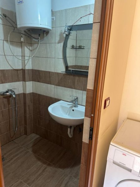 Tirane, jepet me qera apartament 1+1 Kati 2, 60 m² 350 € ( JEPET ME QERA SUPER HYRJE 1+1 NË DON BOSKO!)