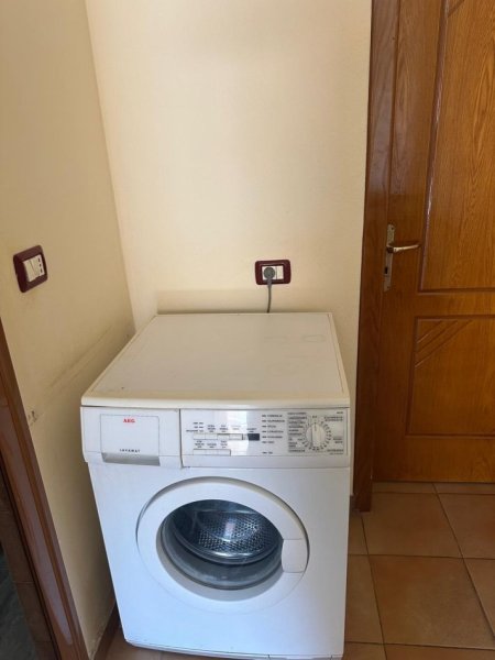 Tirane, jepet me qera apartament 1+1 Kati 2, 60 m² 350 € ( JEPET ME QERA SUPER HYRJE 1+1 NË DON BOSKO!)
