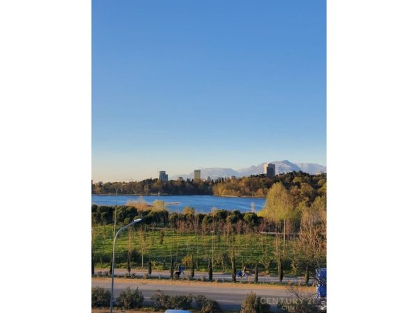 Tirane, jepet me qera apartament 2+1+post parkimi Kati 3, 1.500 € (Liqeni i Thate)