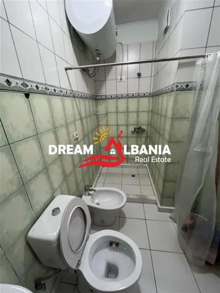 Tirane, jepet me qera apartament 2+1+Ballkon Kati 4, 86 m² 600 € (Tek Komuna e Parisit - ID 42215239)