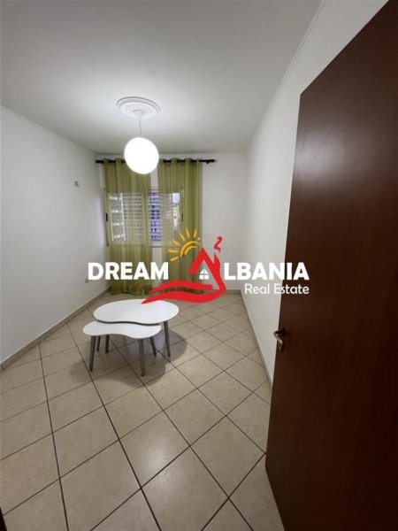 Tirane, jepet me qera apartament 2+1+Ballkon Kati 4, 86 m² 600 € (Tek Komuna e Parisit - ID 42215239)