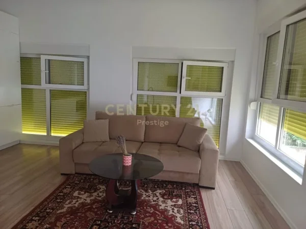 Tirane, jepet me qera apartament Kati 4, 80 m² 400 € (Mangalem)