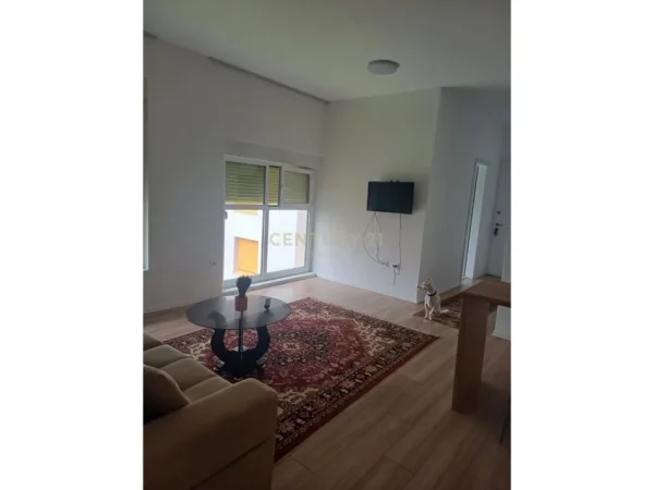 Tirane, jepet me qera apartament Kati 4, 80 m² 400 € (Mangalem)
