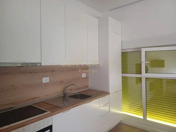 Tirane, jepet me qera apartament Kati 4, 80 m² 400 € (Mangalem)