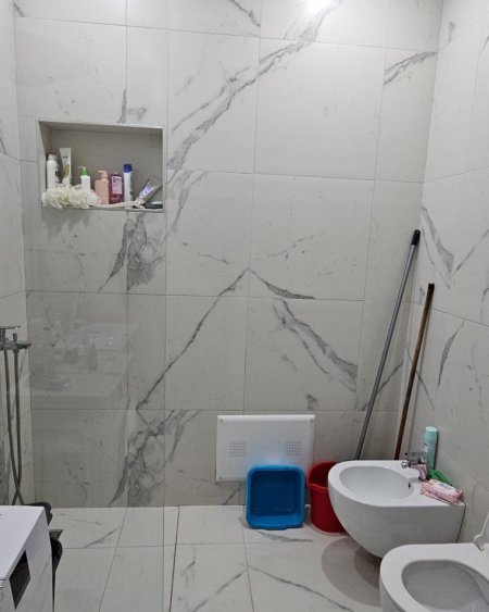 Tirane, jepet me qera apartament 1+1 Kati 10, 60 m² 550 € (21 Dhjetori, Kompleksi “Magnet”)