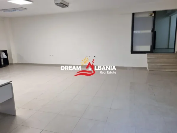 Tirane, jepet me qera zyre Kati 0, 100 m² 500 € (Prane Liqenit te Thate - ID 42611073)