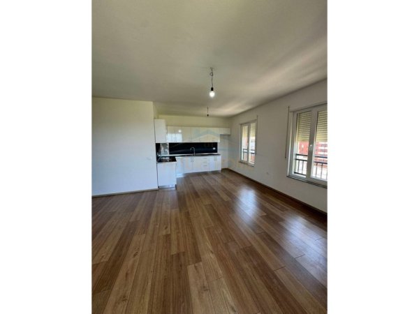 Tirane, shitet apartament 3+1 Kati 9, 124 m² 167.000 € (Unaza e Re)