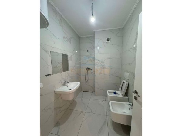 Tirane, shitet apartament 3+1 Kati 9, 124 m² 167.000 € (Unaza e Re)