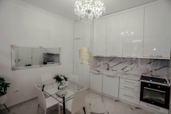 Tirane, jepet me qera apartament 1+1+Ballkon Kati 6, 78 m² 800 € (Kompleksi Square 21)