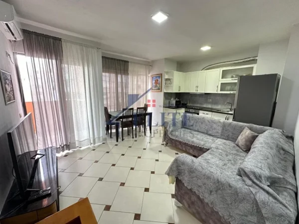 Tirane, shitet apartament 2+1+Ballkon Kati 4, 70 m² (Yzberisht)