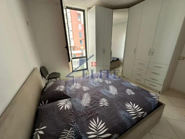 Tirane, shitet apartament 2+1+Ballkon Kati 4, 70 m² (Yzberisht)