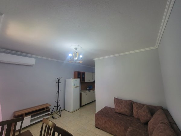 Tirane, jepet me qera apartament 1+1+Ballkon Kati 2, 75 m² 350 € (Rruga 5 maji)