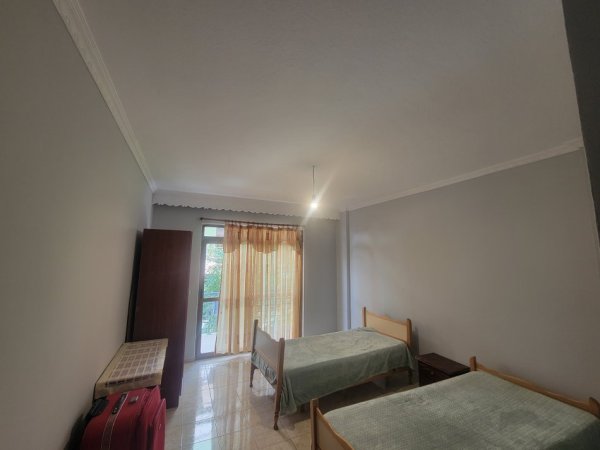 Tirane, jepet me qera apartament 1+1+Ballkon Kati 2, 75 m² 350 € (Rruga 5 maji)