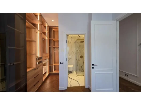 Tirane, jepet me qera apartament 2+1 Kati 8, 116 m² 1.400 € 