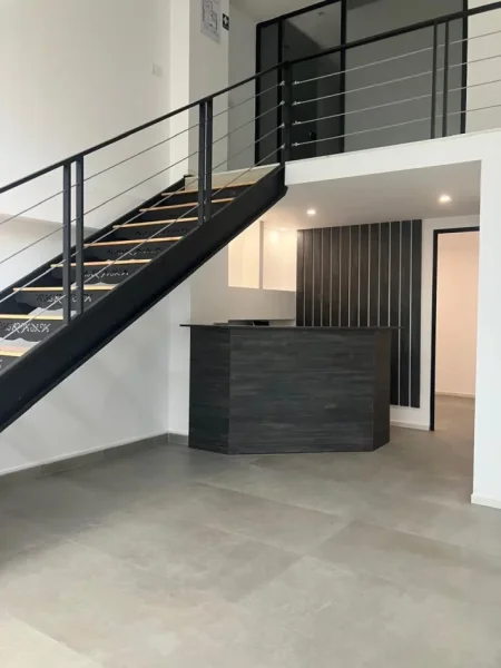 Tirane, jepet me qera ambjent biznesi Kati 1, 100 m² 2.700 € (JEPET ME QERA SUPER AMBIENT BIZNESI AFER TOP TANIT NE QENDER TE TIRANES)