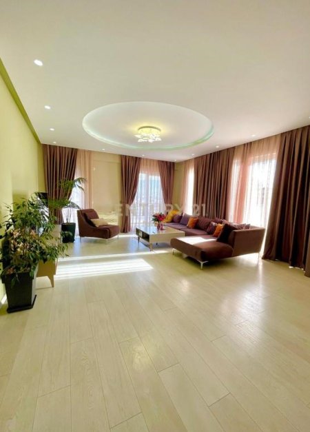 Tirane, jepet me qera apartament 3+1+Ballkon Kati 4, 175 m² 1300 € (LIQENI I THATE)