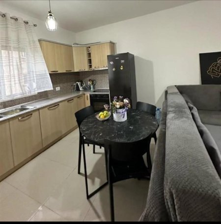 Vlore - Lungomare - Uji i Ftohte, shitet apartament Kati 3,